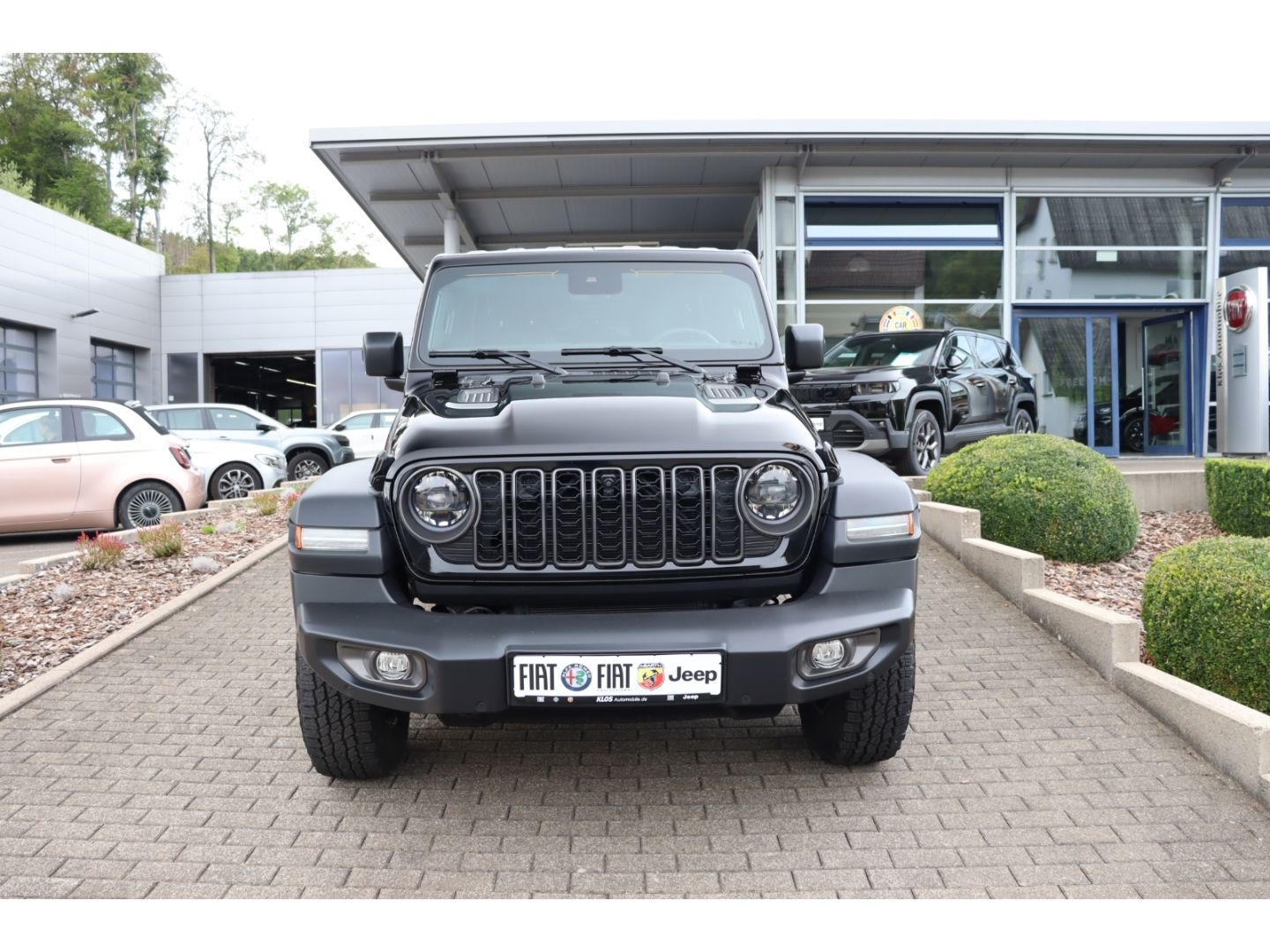 Jeep Wrangler 2024 г. Чёрный, пробег 27968 км