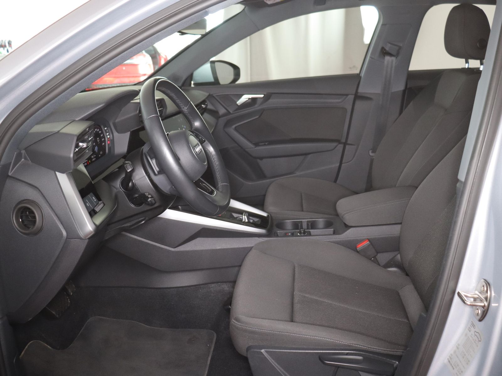Audi A3 2022 г. Серебристый, пробег 48360 км