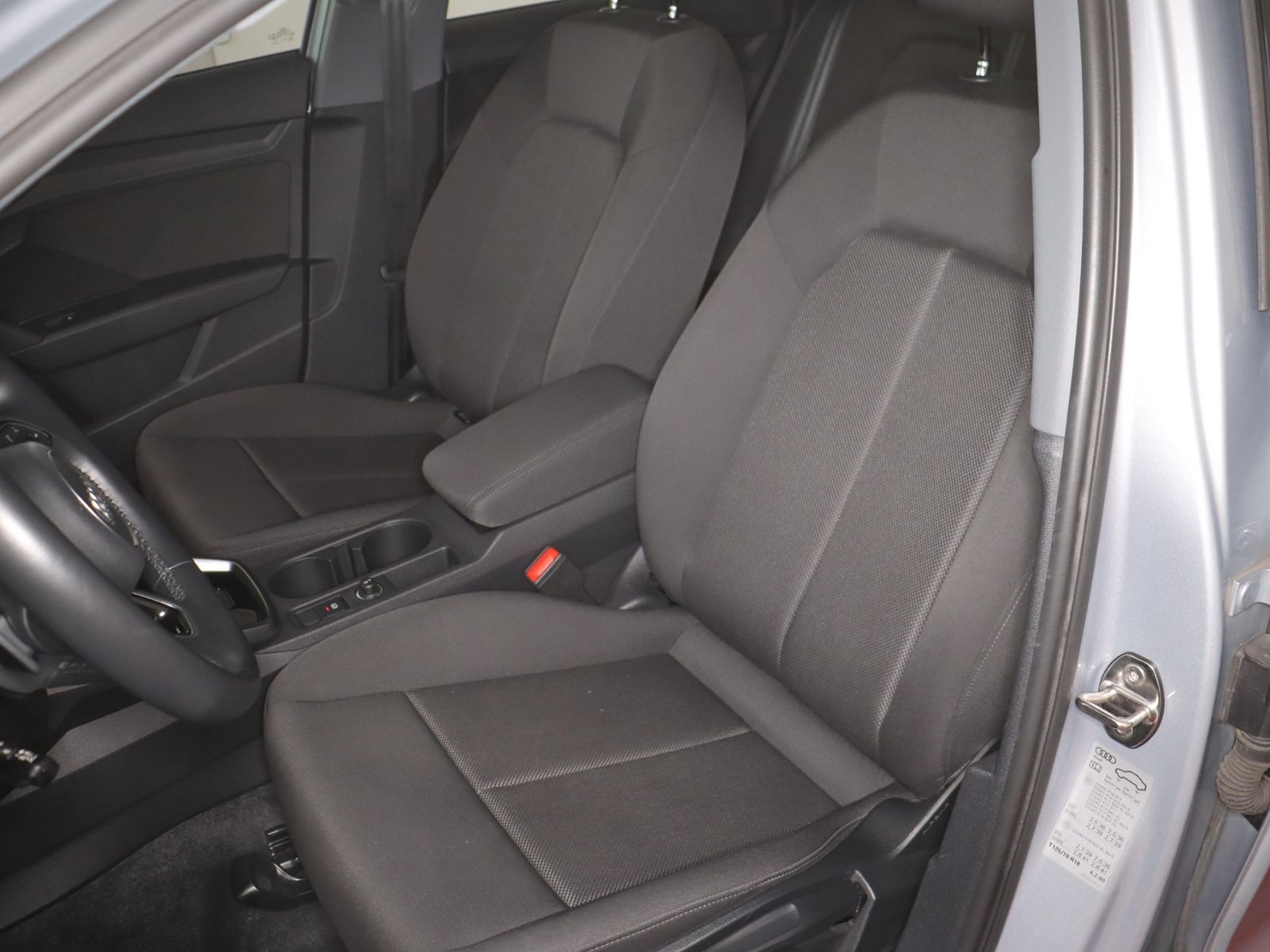 Audi A3 2022 г. Серебристый, пробег 48360 км