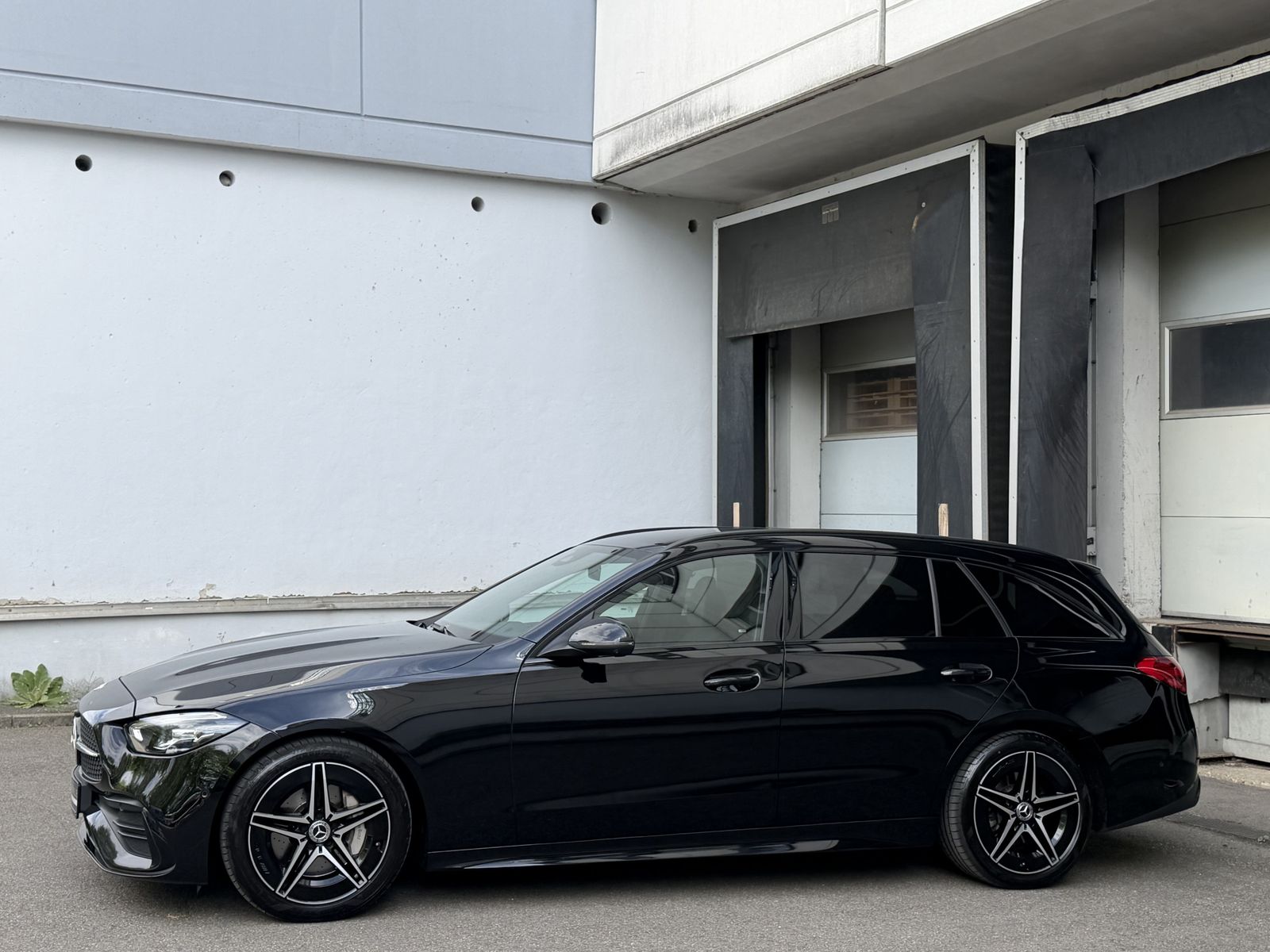 Mercedes-Benz C 200 2023 г. Чёрный, пробег 42800 км
