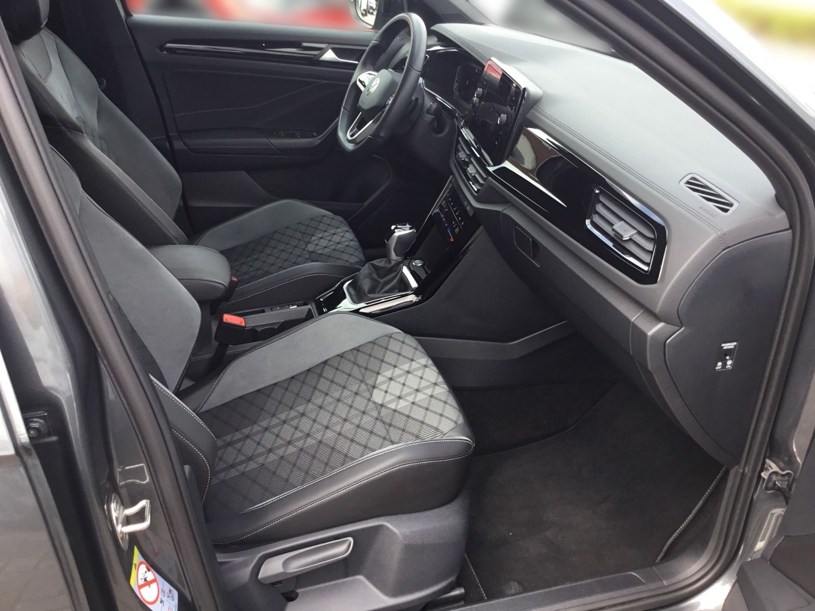Volkswagen T-Roc 2022 г. Серый, пробег 40886 км