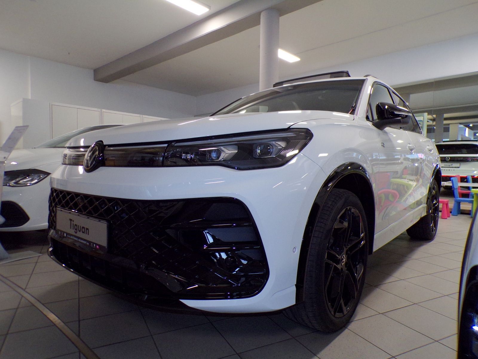 Volkswagen Tiguan 2026 г. Белый, пробег 50 км