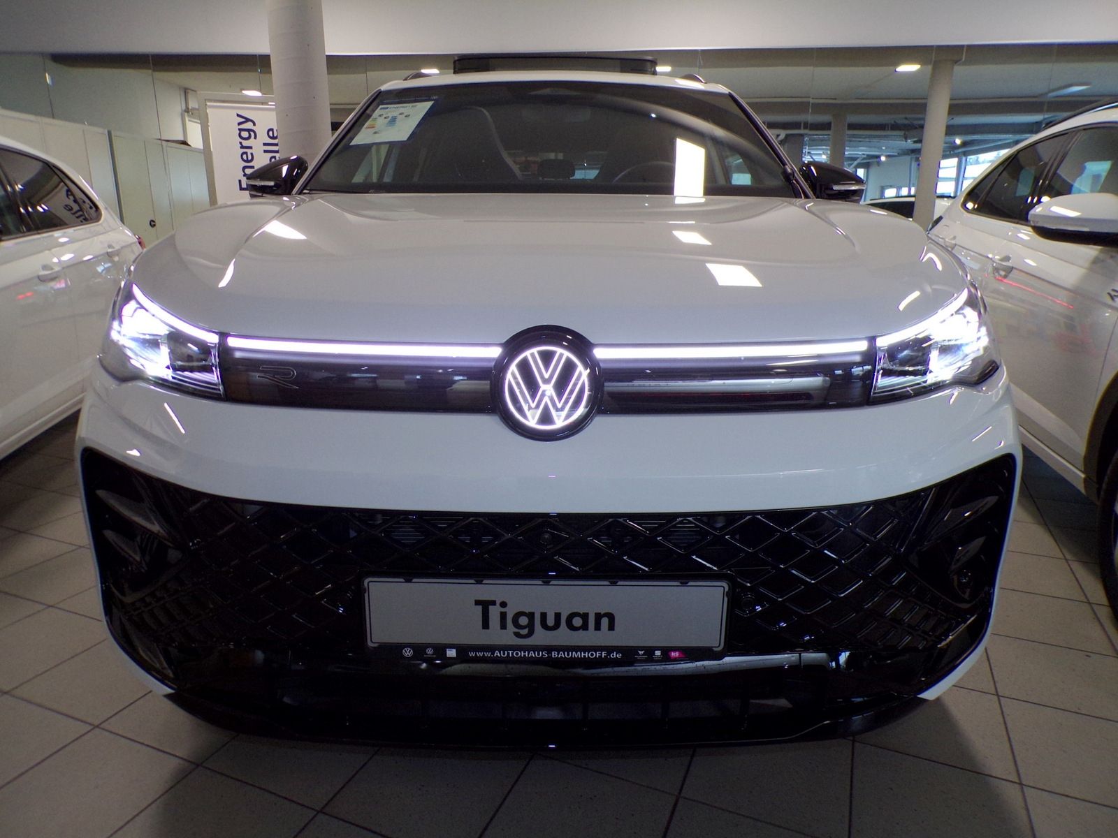 Volkswagen Tiguan 2026 г. Белый, пробег 50 км