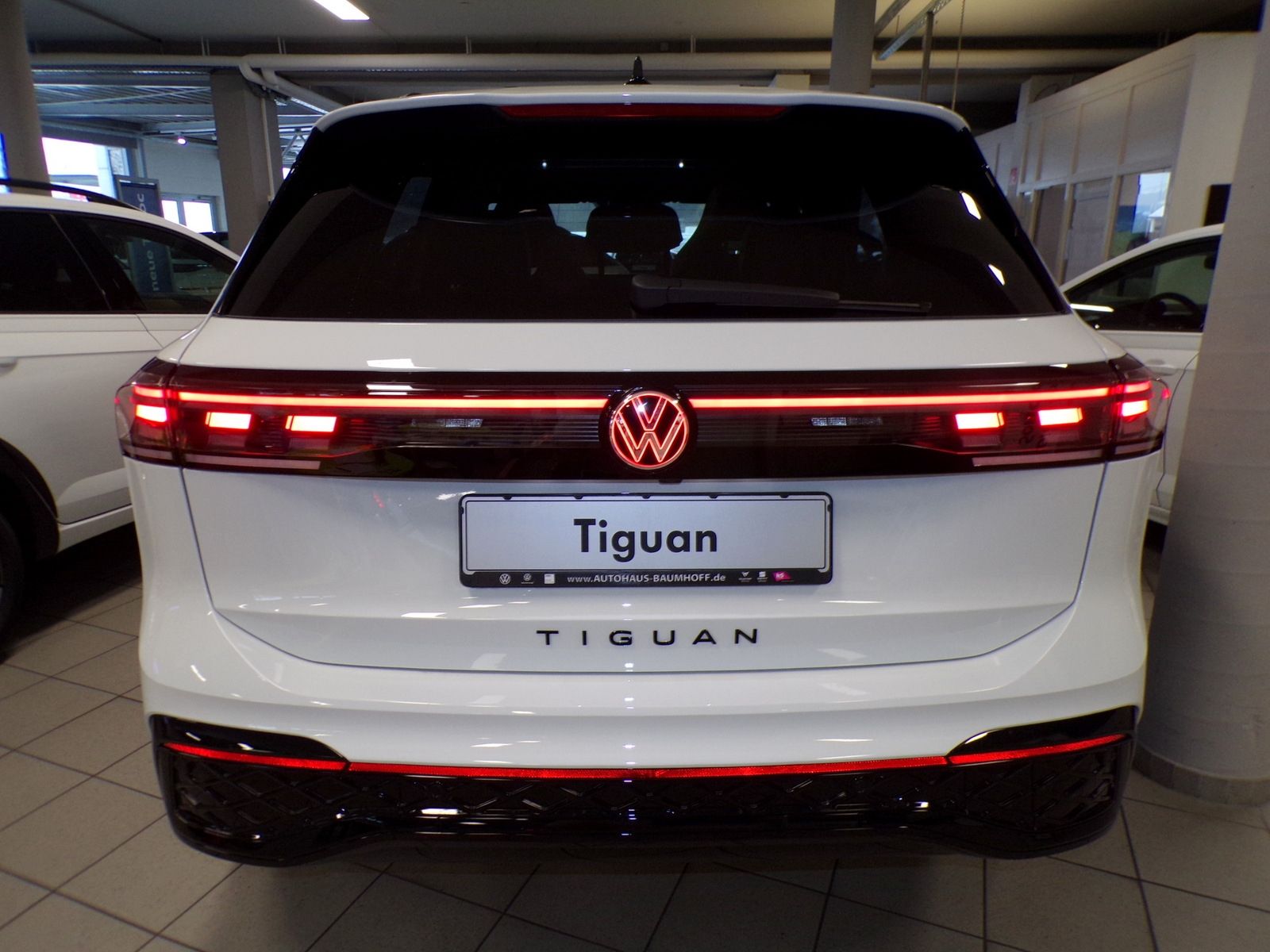 Volkswagen Tiguan 2026 г. Белый, пробег 50 км