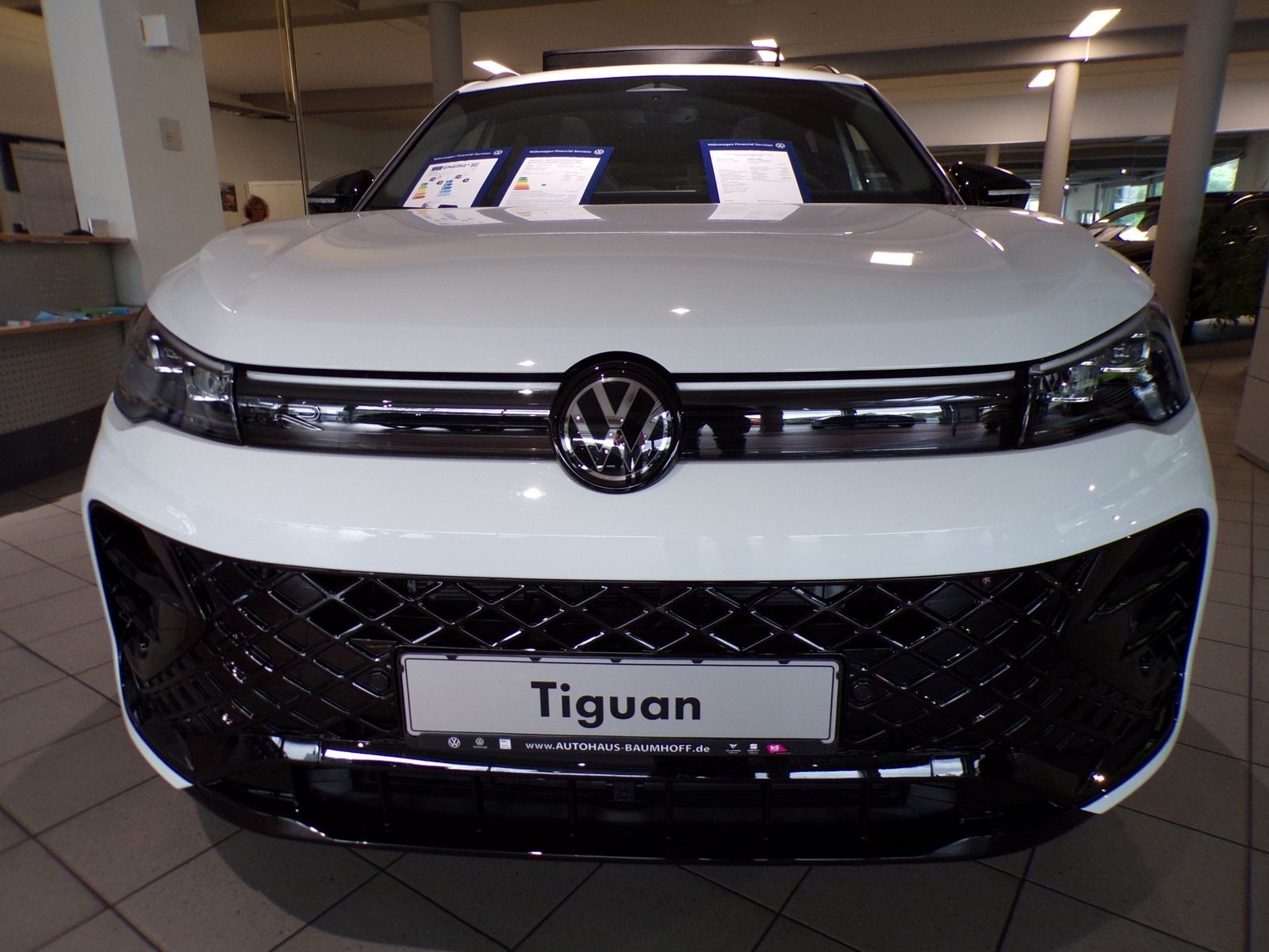 Volkswagen Tiguan 2026 г. Белый, пробег 50 км