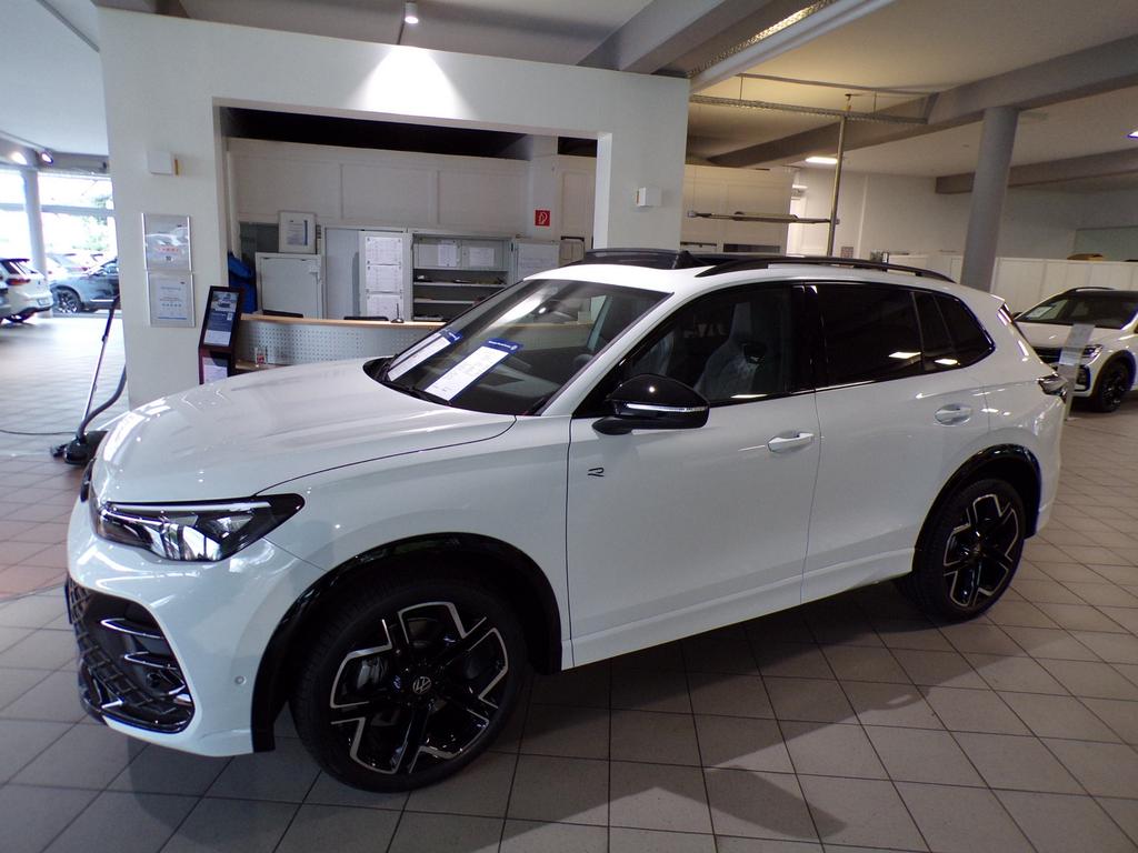 Volkswagen Tiguan 2026 г. Белый, пробег 50 км