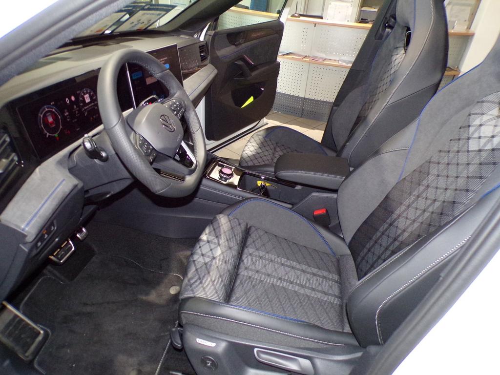 Volkswagen Tiguan 2026 г. Белый, пробег 50 км