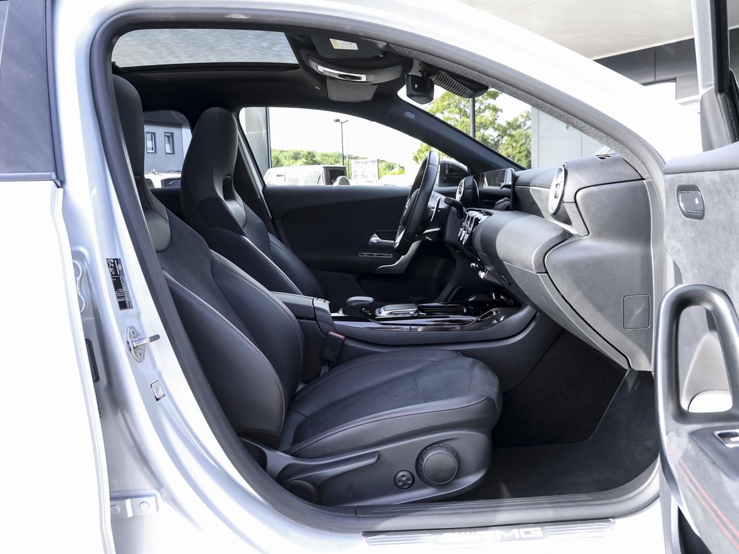 Mercedes-Benz A 35 AMG 2022 г. Серебристый, пробег 40066 км