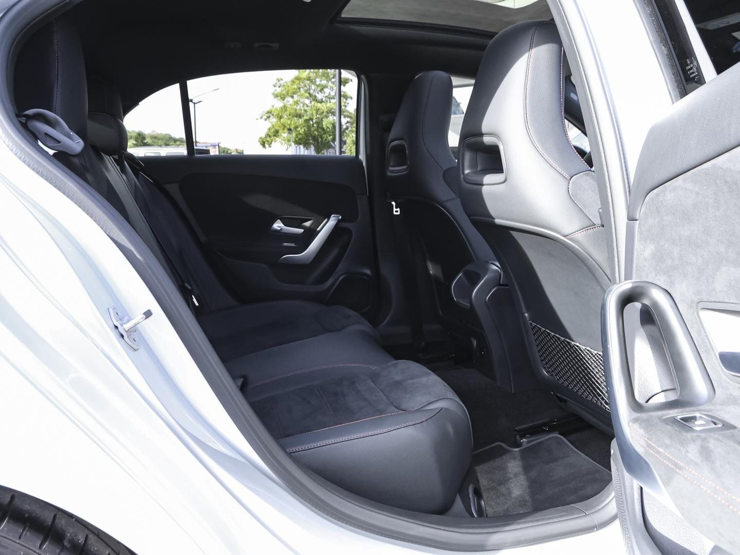 Mercedes-Benz A 35 AMG 2022 г. Серебристый, пробег 40066 км