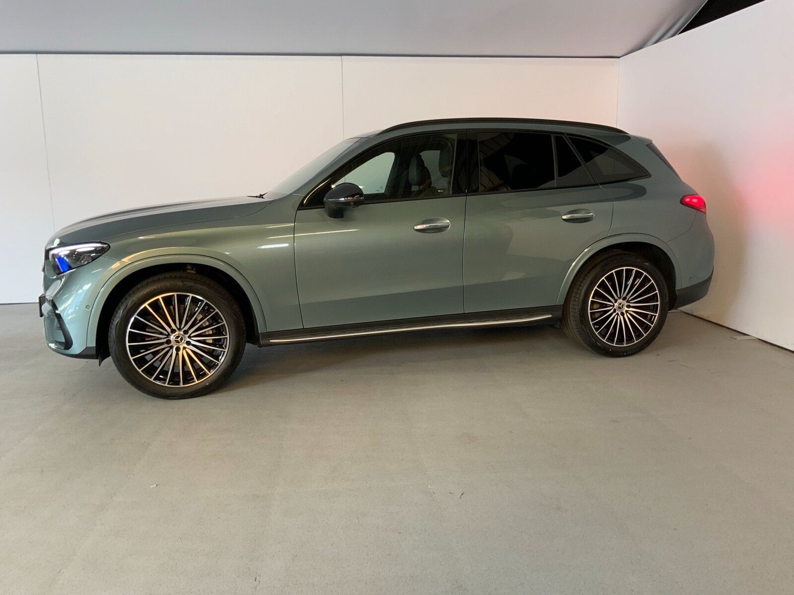 Mercedes-Benz GLC 300 2024 г. Серебристый, пробег 40384 км