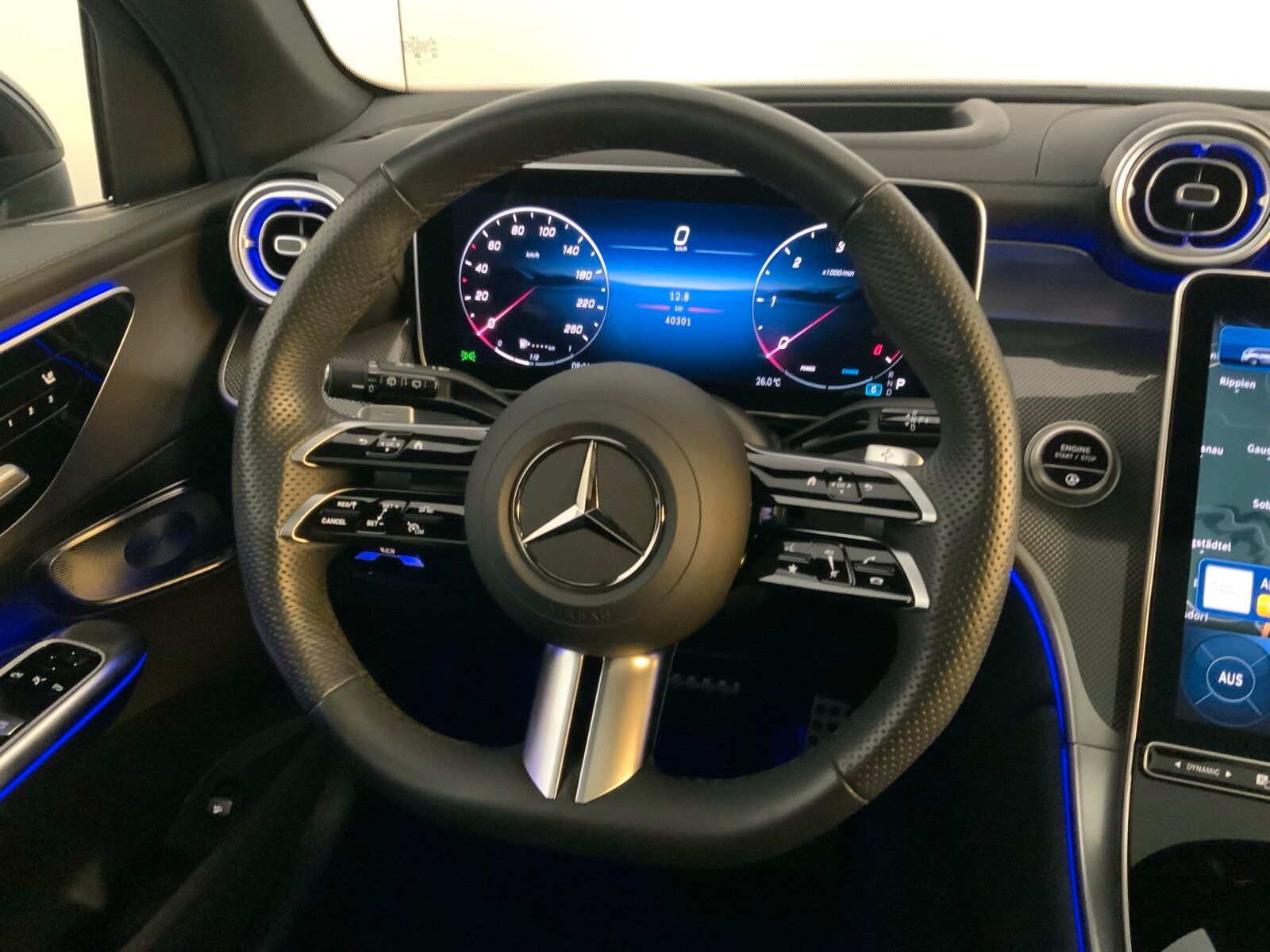 Mercedes-Benz GLC 300 2024 г. Серебристый, пробег 40384 км