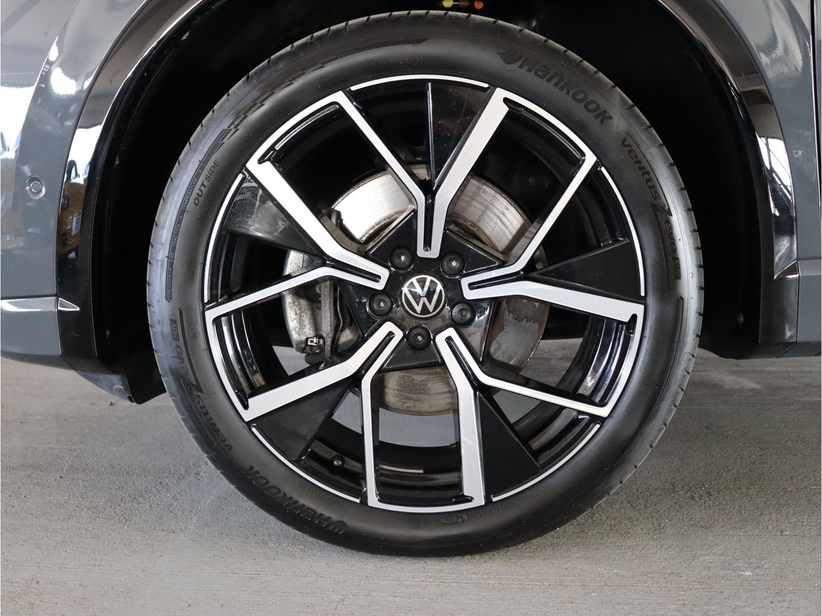 Volkswagen Tiguan 2026 г. Серый, пробег 30414 км
