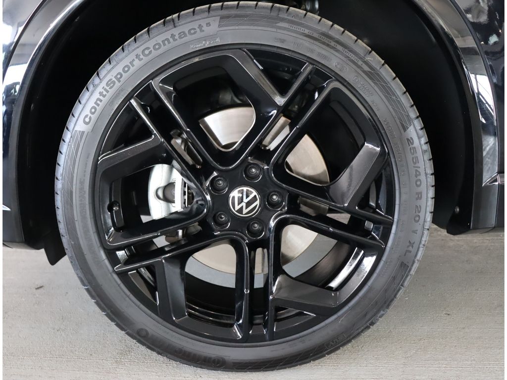 Volkswagen Tiguan 2026 г. Чёрный, пробег 28639 км