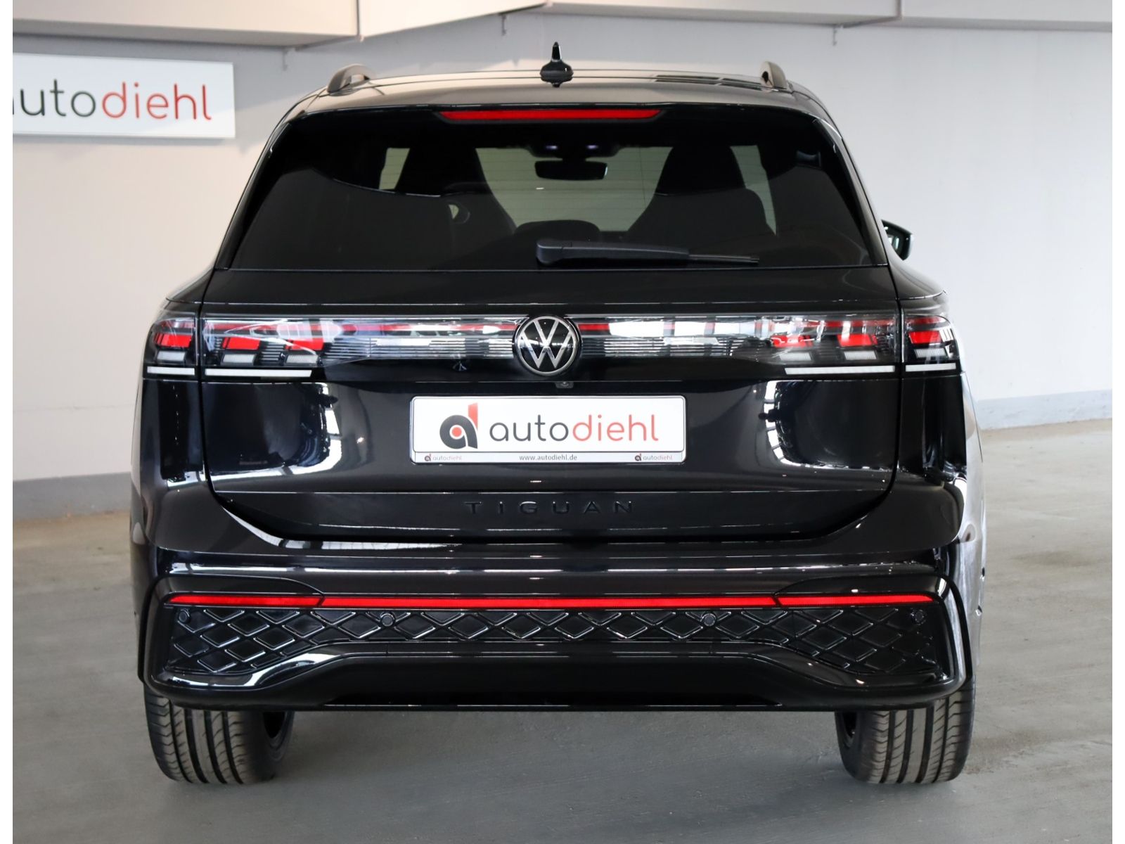 Volkswagen Tiguan 2026 г. Чёрный, пробег 28639 км