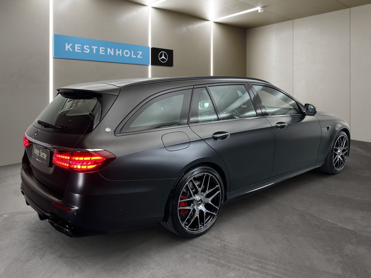 Mercedes-Benz E 63 AMG 2023 г. Серый, пробег 17863 км
