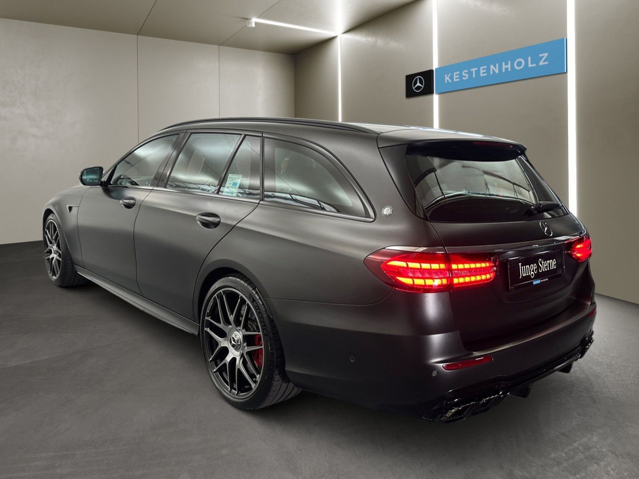 Mercedes-Benz E 63 AMG 2023 г. Серый, пробег 17863 км