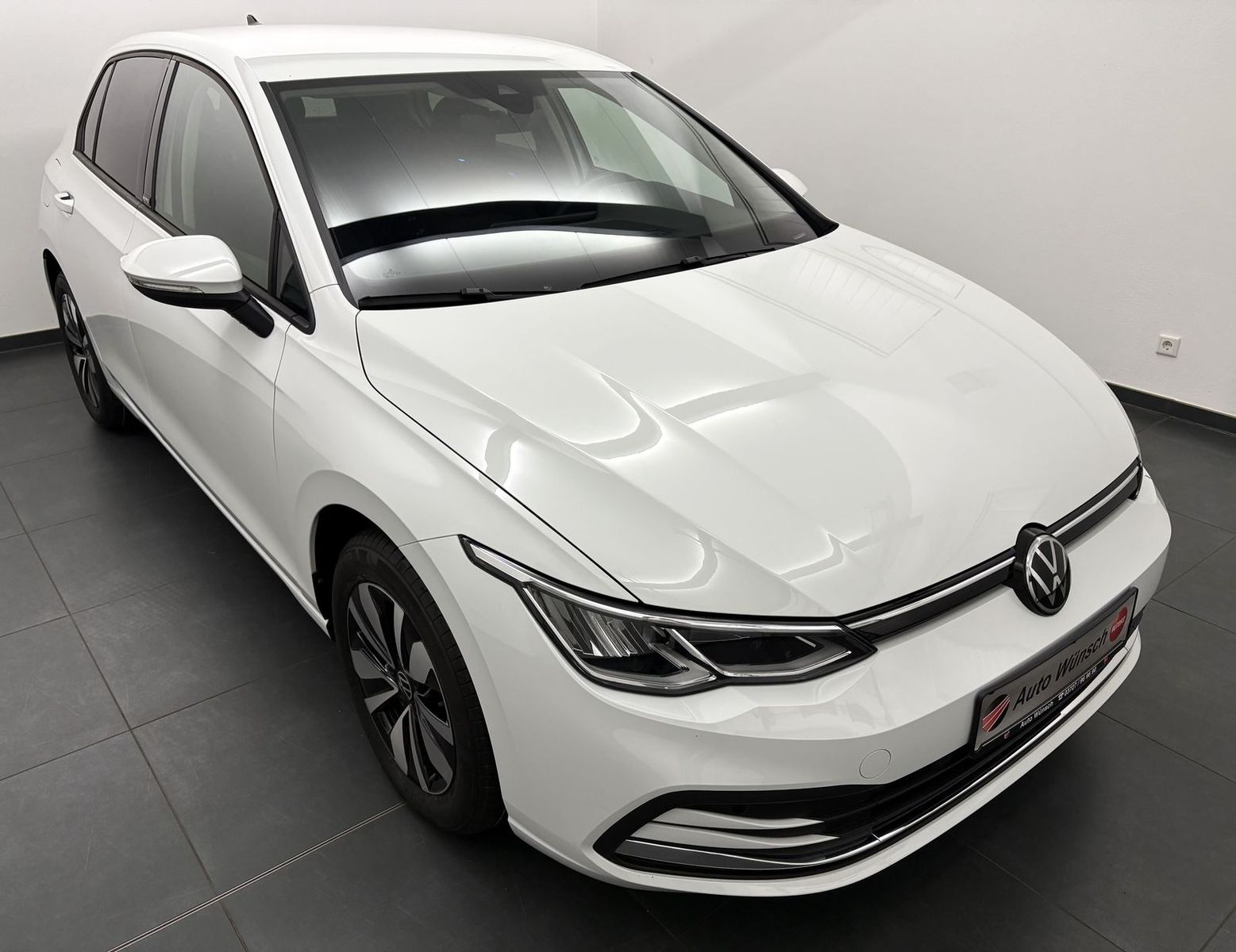 Volkswagen Golf 2023 г. Белый, пробег 31940 км