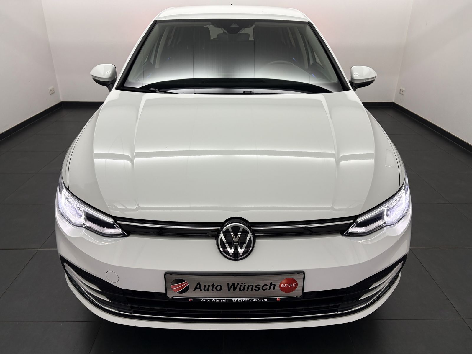 Volkswagen Golf 2023 г. Белый, пробег 31940 км