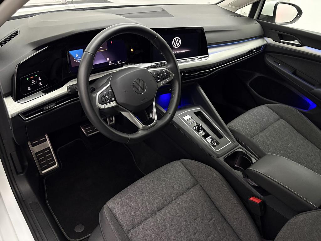 Volkswagen Golf 2023 г. Белый, пробег 31940 км