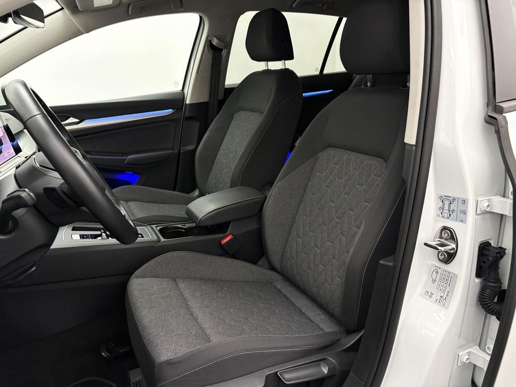 Volkswagen Golf 2023 г. Белый, пробег 31940 км