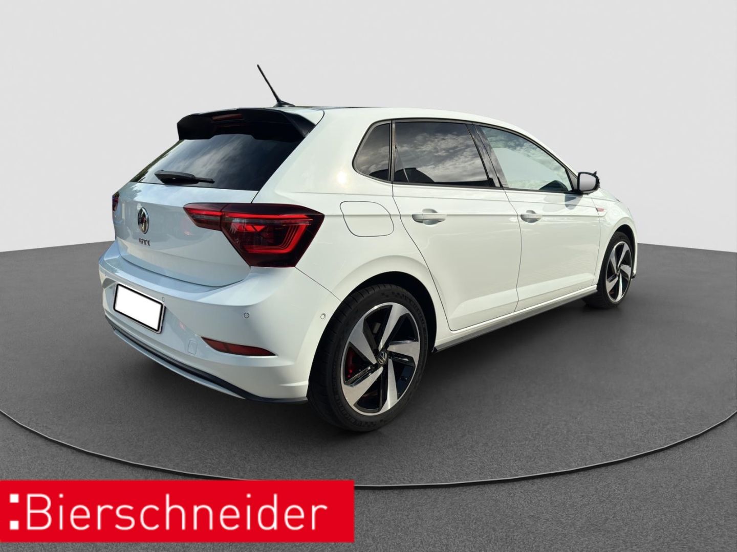 Volkswagen Polo 2023 г. Белый, пробег 33990 км