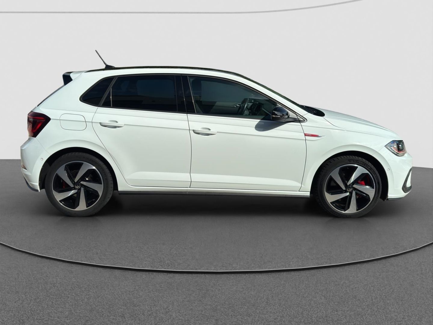 Volkswagen Polo 2023 г. Белый, пробег 33990 км