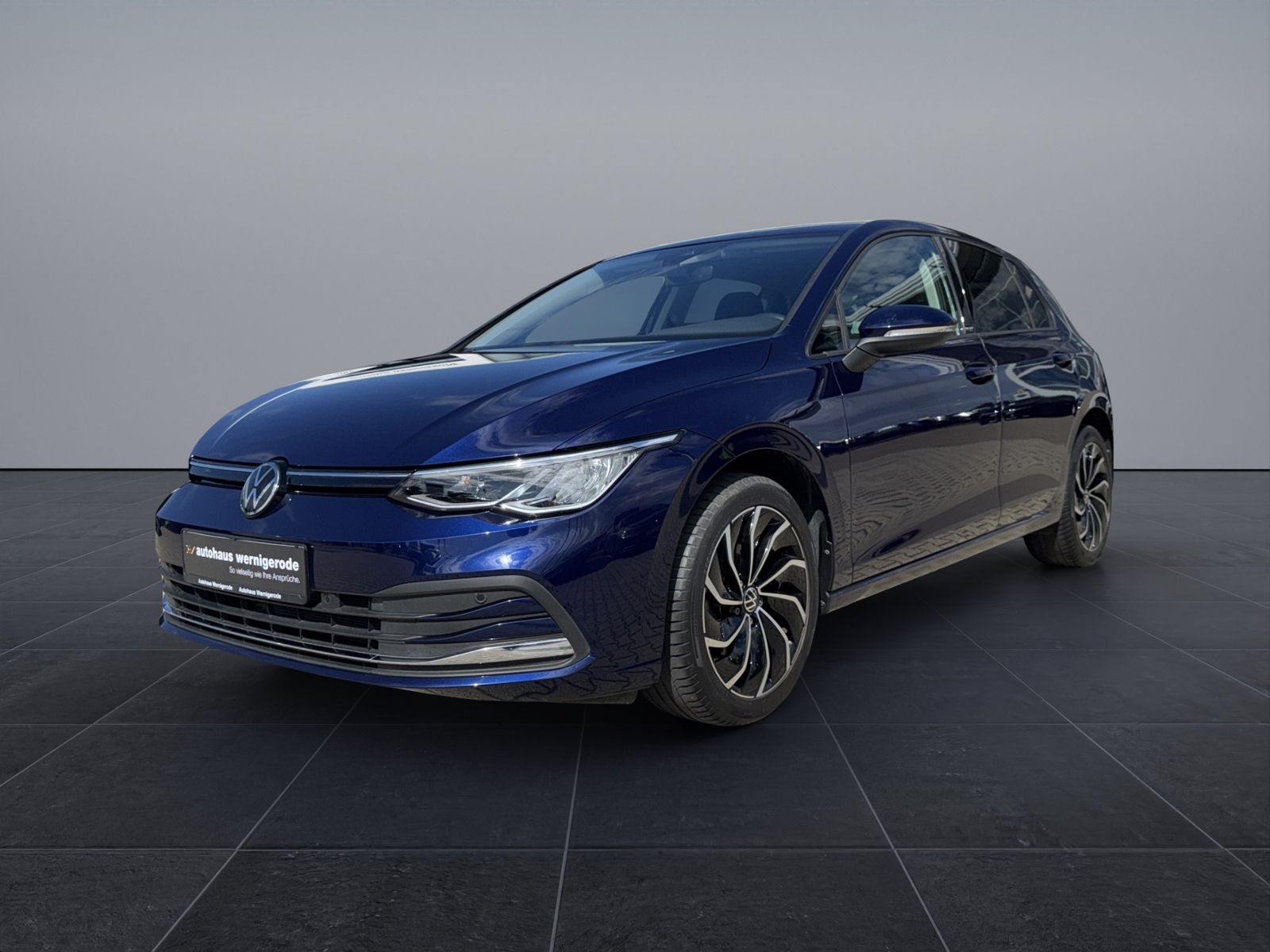 Volkswagen Golf 2023 г. Синий, пробег 55866 км