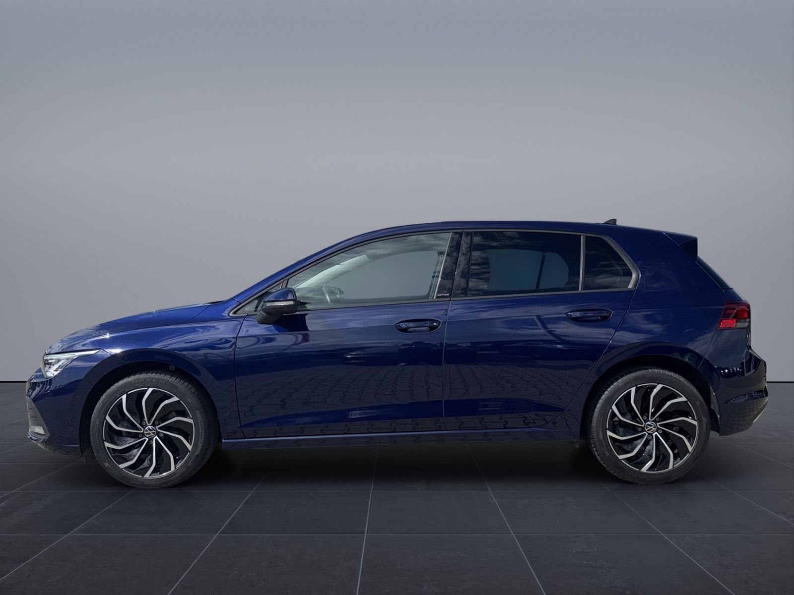 Volkswagen Golf 2023 г. Синий, пробег 55866 км