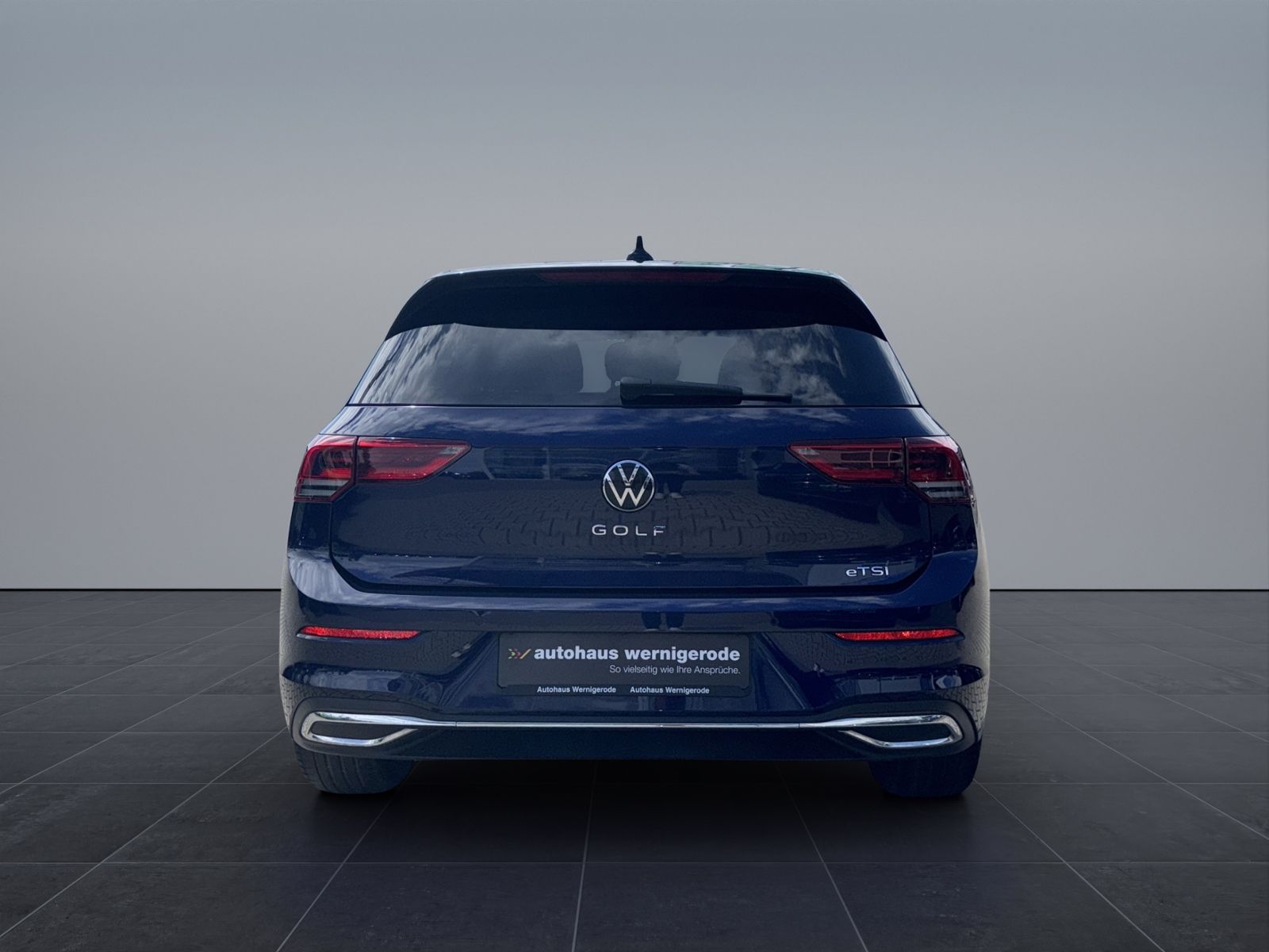 Volkswagen Golf 2023 г. Синий, пробег 55866 км