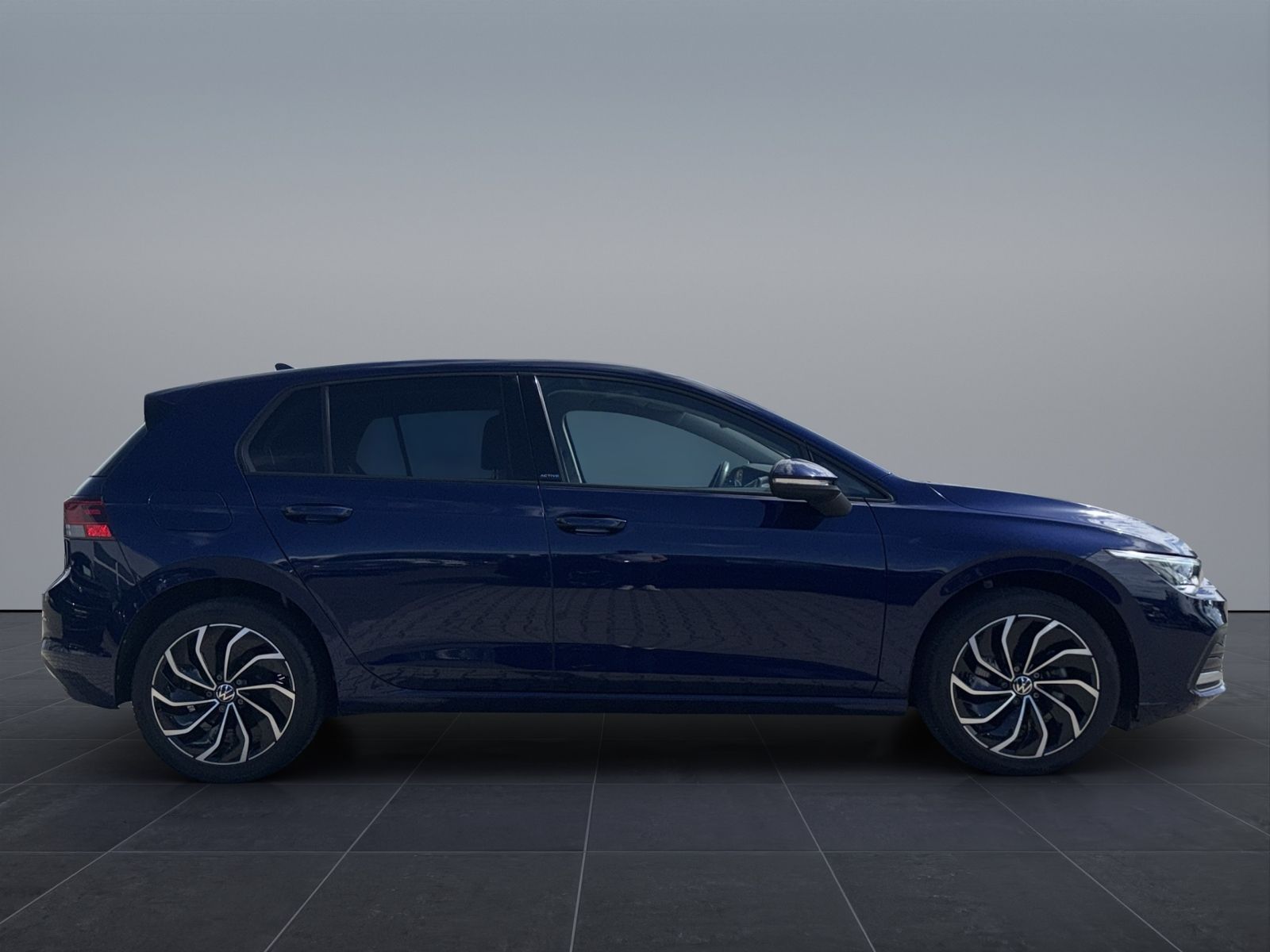 Volkswagen Golf 2023 г. Синий, пробег 55866 км