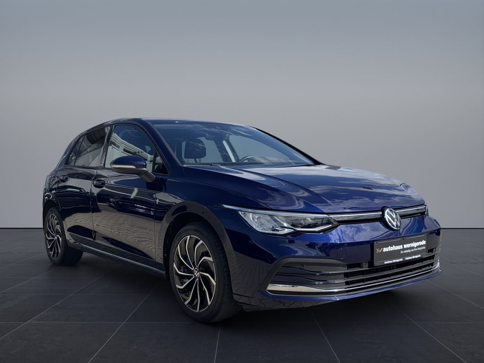 Volkswagen Golf 2023 г. Синий, пробег 55866 км