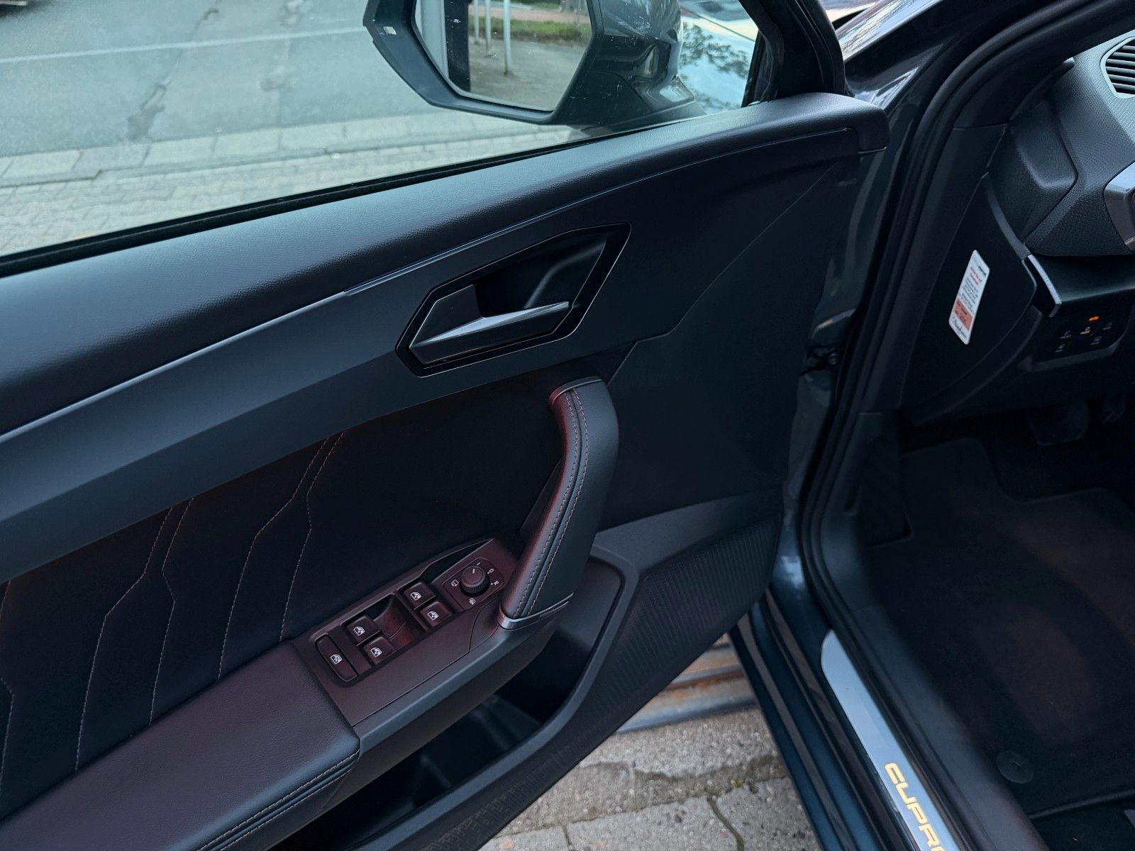 Cupra Leon 2024 г. Серый, пробег 60000 км