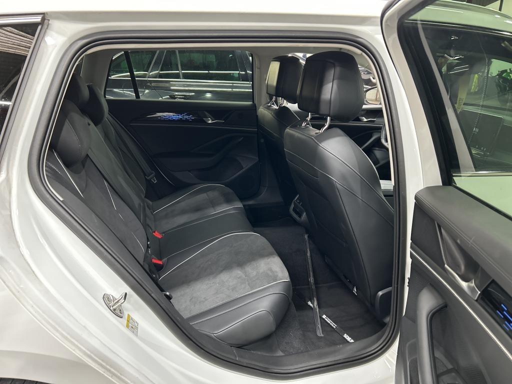Volkswagen Passat 2024 г. Белый, пробег 54301 км