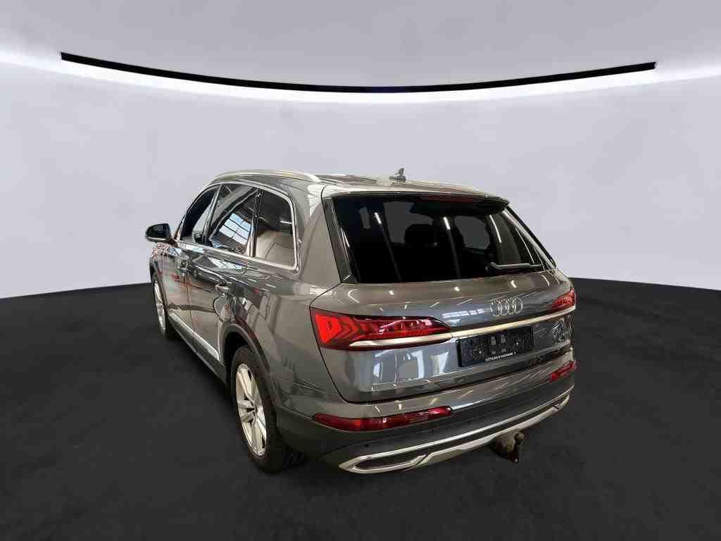 Audi Q7 2023 г. Серый, пробег 39990 км