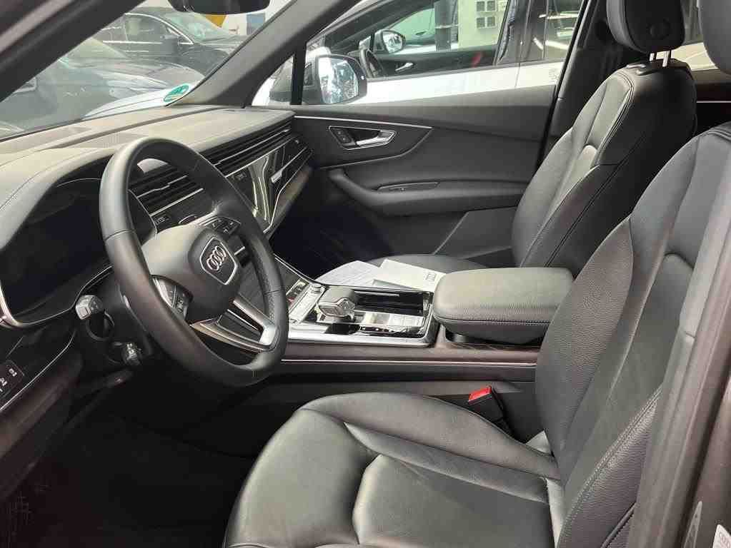 Audi Q7 2023 г. Серый, пробег 39990 км