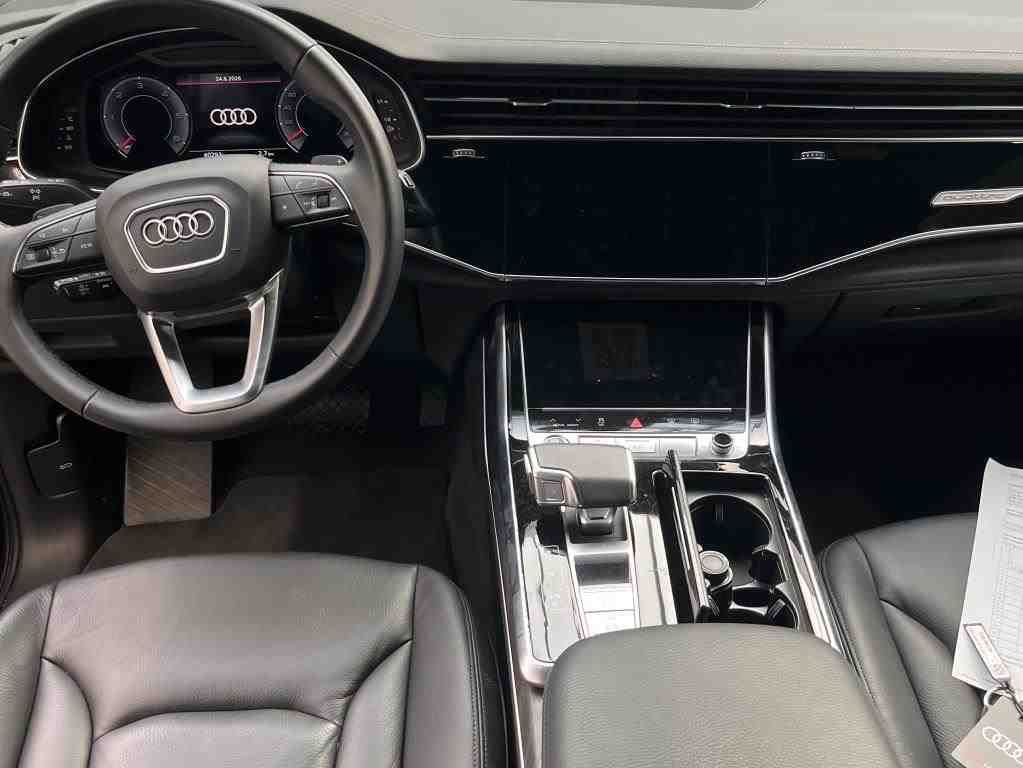 Audi Q7 2023 г. Серый, пробег 39990 км