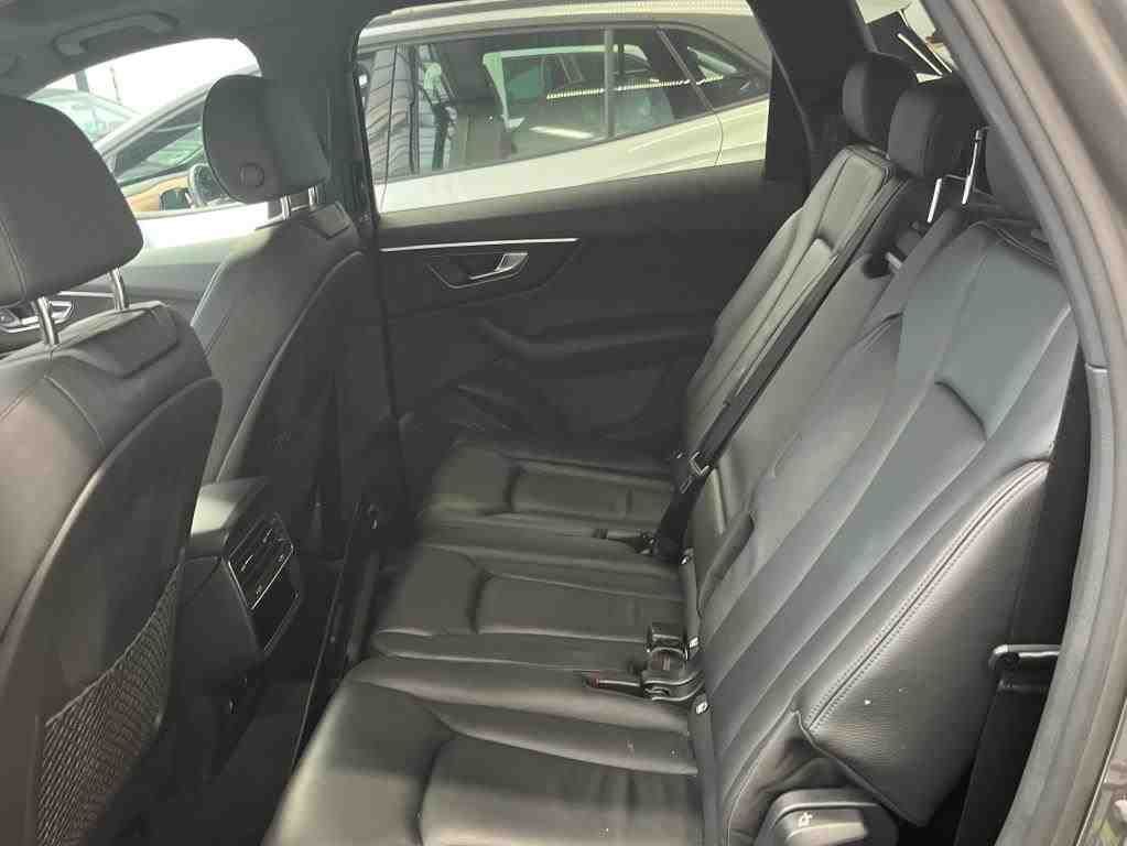 Audi Q7 2023 г. Серый, пробег 39990 км