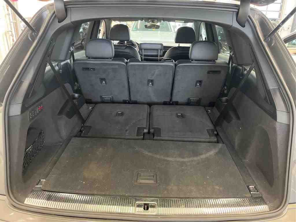Audi Q7 2023 г. Серый, пробег 39990 км