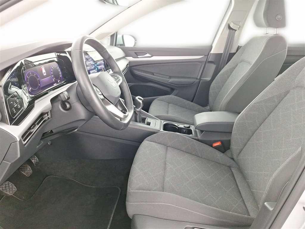 Volkswagen Golf 2024 г. Серебристый, пробег 24487 км