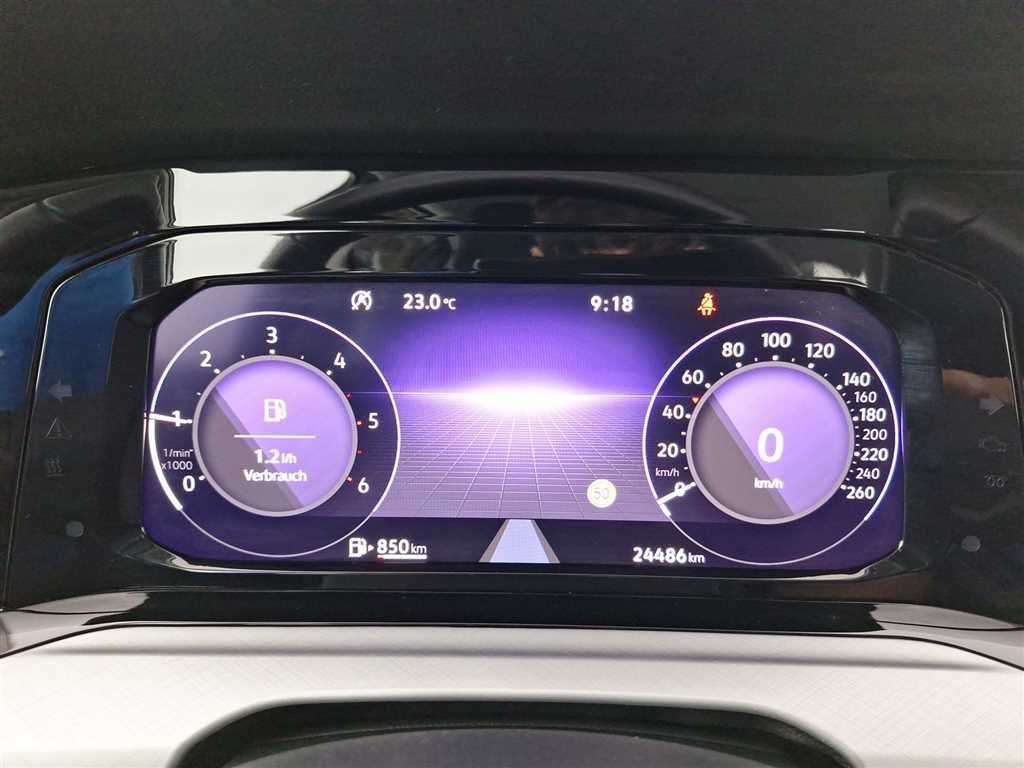 Volkswagen Golf 2024 г. Серебристый, пробег 24487 км