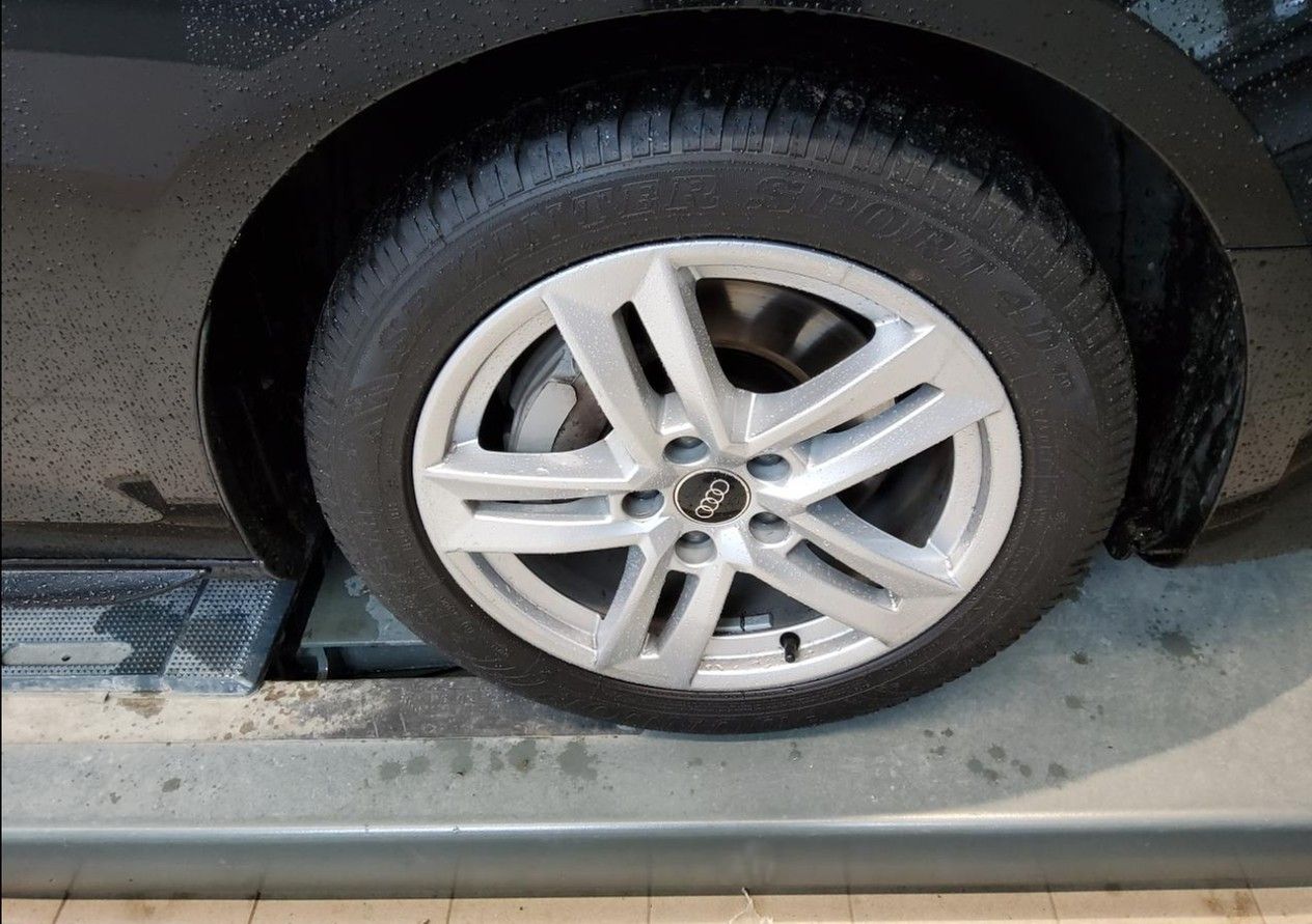 Audi A4 2023 г. Чёрный, пробег 59911 км