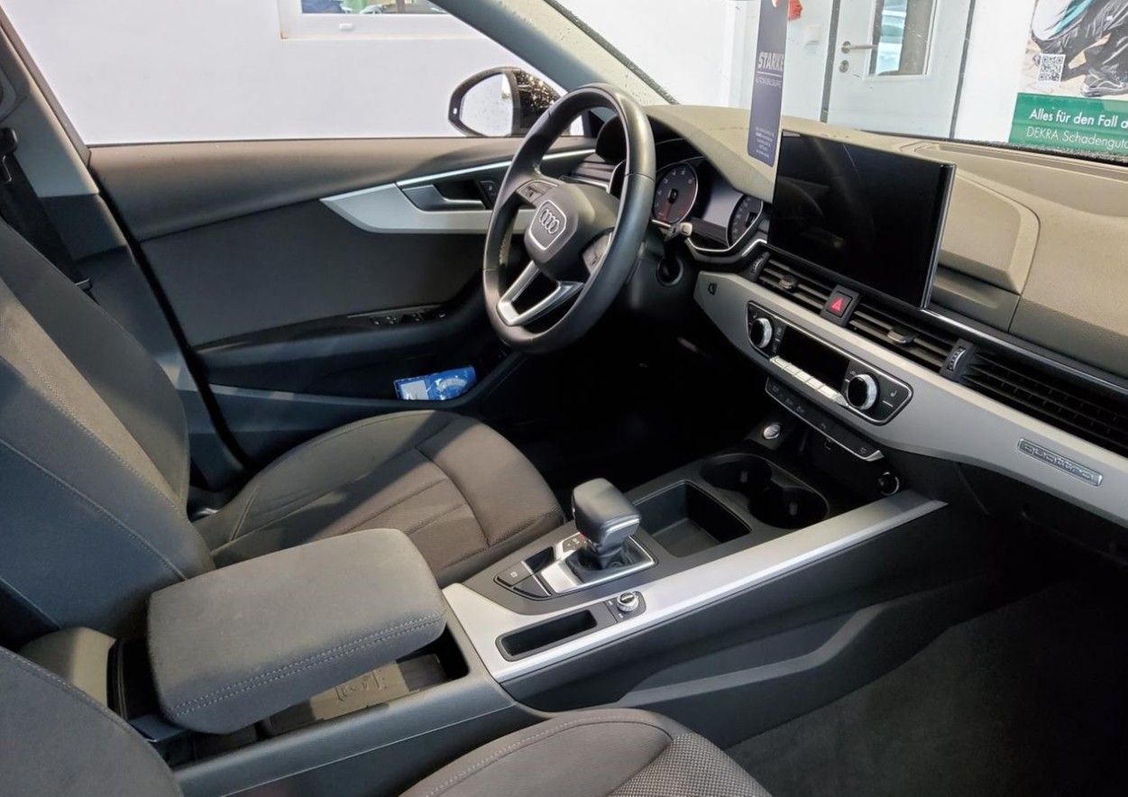 Audi A4 2023 г. Чёрный, пробег 59911 км