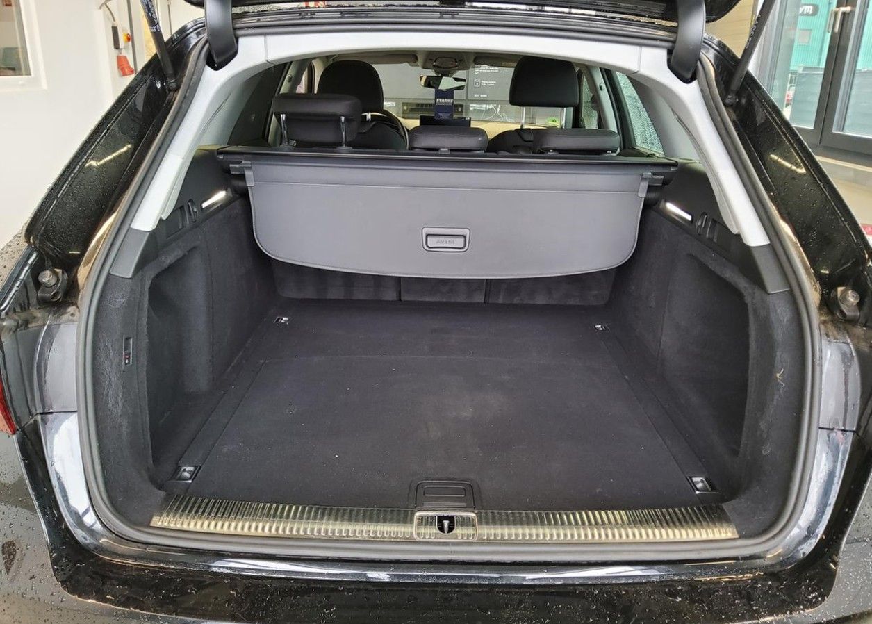 Audi A4 2023 г. Чёрный, пробег 59911 км