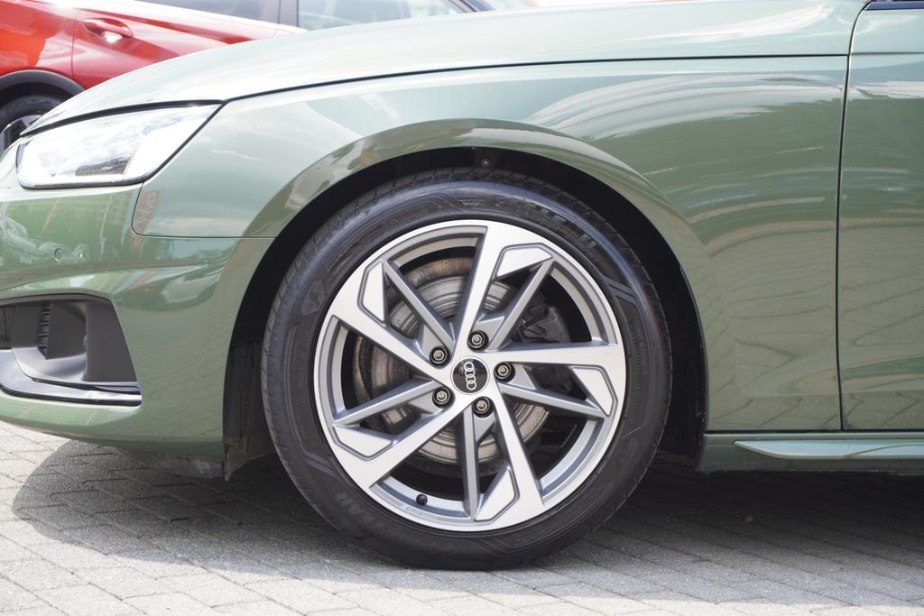 Audi A4 2022 г. Зелёный, пробег 33603 км