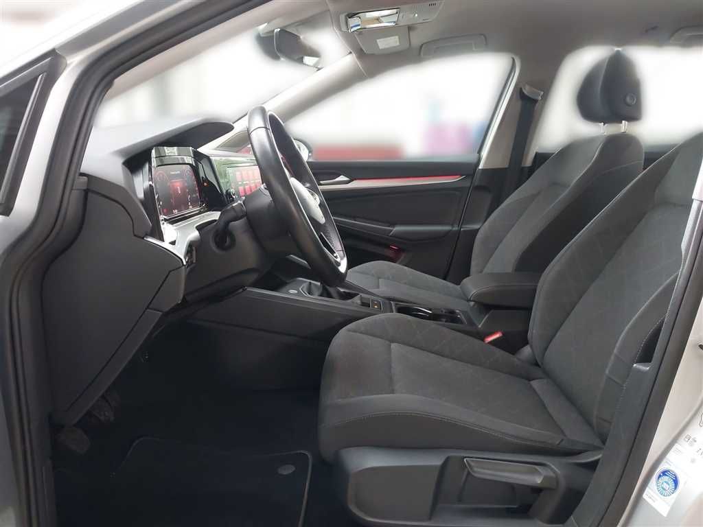 Volkswagen Golf 2024 г. Серебристый, пробег 27862 км