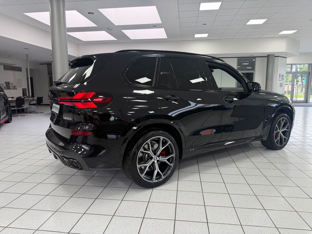 BMW X5 M60 2024 г. Чёрный, пробег 21000 км