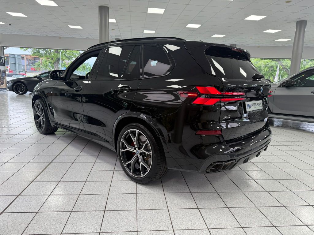 BMW X5 M60 2024 г. Чёрный, пробег 21000 км