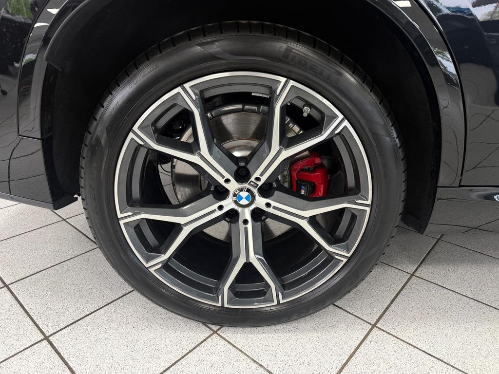 BMW X5 M60 2024 г. Чёрный, пробег 21000 км