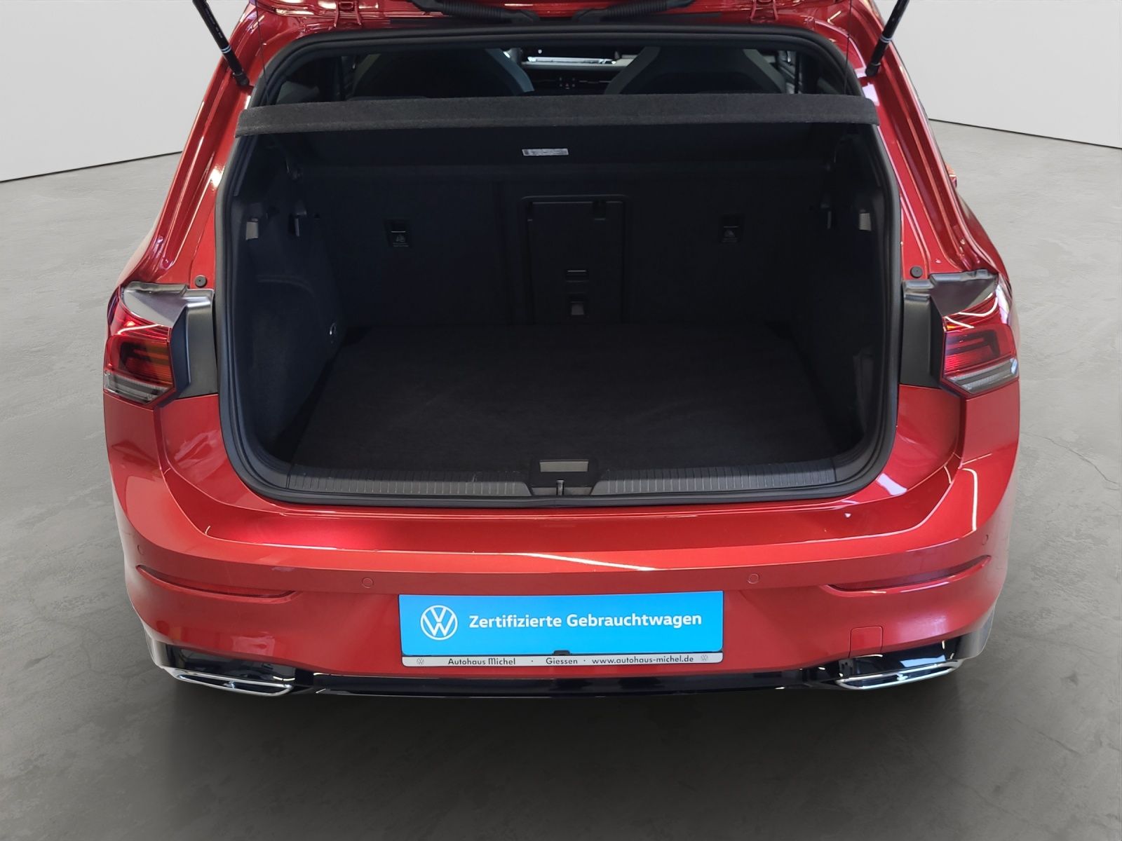 Volkswagen Golf 2022 г. Красный, пробег 38850 км