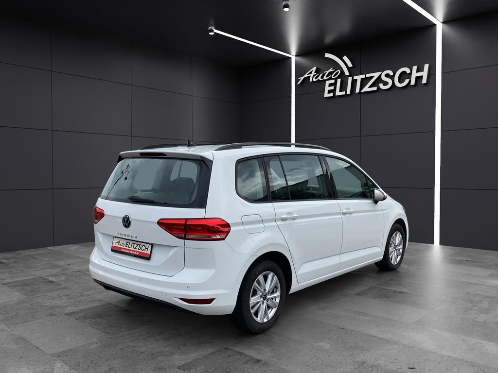 Volkswagen Touran 2023 г. Белый, пробег 19850 км